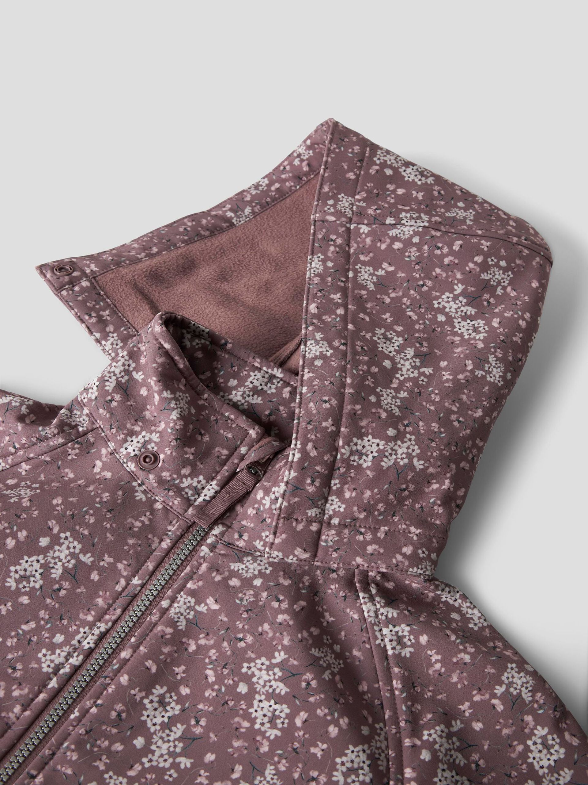 Vaikiška Name it softshell striukė pavasariui "Gėlėta alyvinė" - Image 4